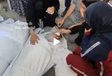 গতকাল গাজার উত্তরাঞ্চলের আল-কারামা এলাকায় তাদের তাঁবুতে বোমা হামলার পর নিহত দীব পরিবারের শহীদদের বিদায়।