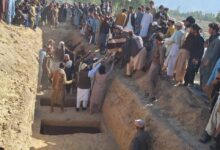 পাকিস্তানের চালানো হামলায় ১২ শিশু-কিশোরসহ হত্যার শিকার ২৩ বেসামরিক আফগানির জানাযা সম্পূর্ণ।